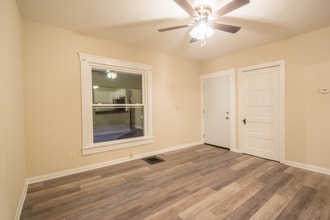 37914 2nd St in Willoughby, OH - Foto de edificio - Building Photo