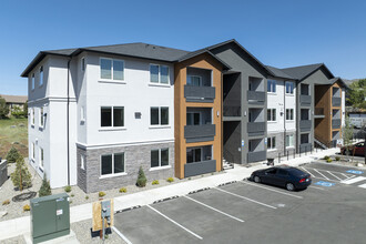 Canyon's Edge Apartments in Reno, NV - Building Photo - Building Photo