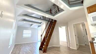 215 N Wild Olive Ave in Daytona Beach, FL - Foto de edificio - Building Photo