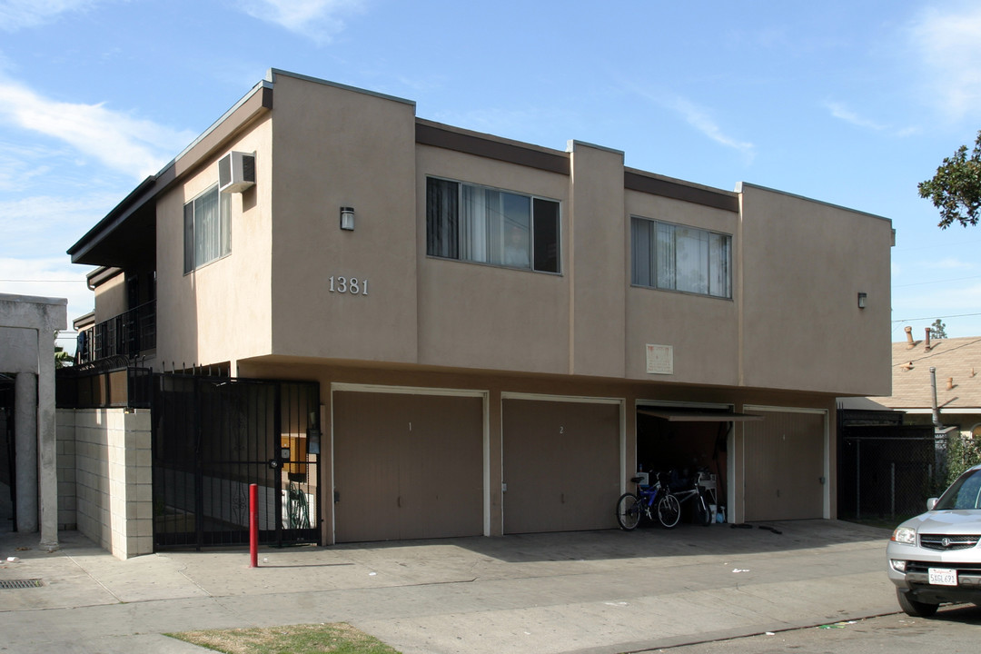 1381 Temple Ave in Long Beach, CA - Building Photo