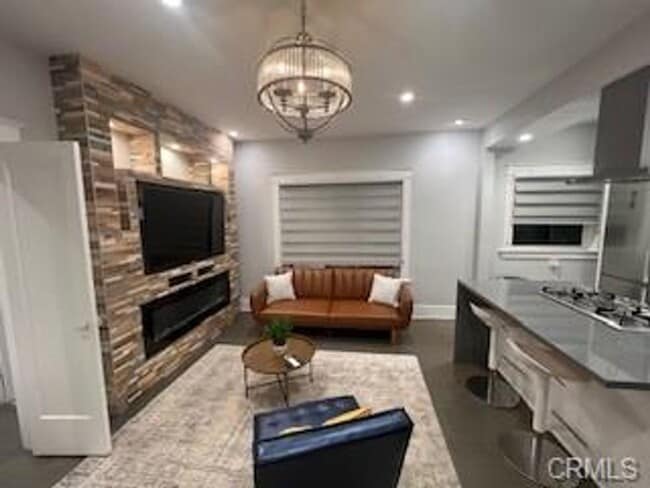 325 W 3rd St in Long Beach, CA - Building Photo - Building Photo