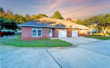 2033 Presidio St in Navarre, FL - Building Photo - Building Photo