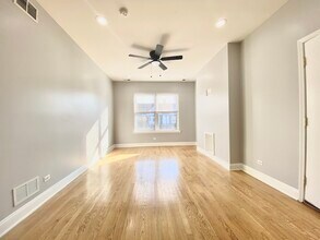 1010 W Sunnyside Ave, Unit 3 in Chicago, IL - Foto de edificio - Building Photo