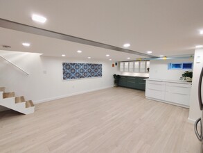 4400 Q St NW, Unit Modern 2-Bedroom Basement in Washington, DC - Foto de edificio - Building Photo