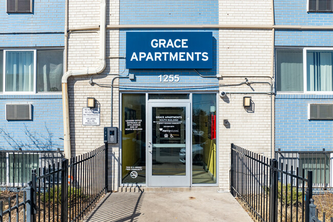 Grace Apartments in Denver, CO - Foto de edificio - Building Photo