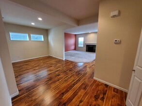 2464 NW Sunny Ln in Albany, OR - Building Photo - Building Photo