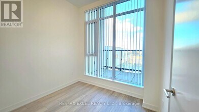 5858 Yonge St in Toronto, ON - Building Photo - Building Photo