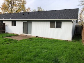 4823 Elderberry Loop in Springfield, OR - Building Photo - Building Photo