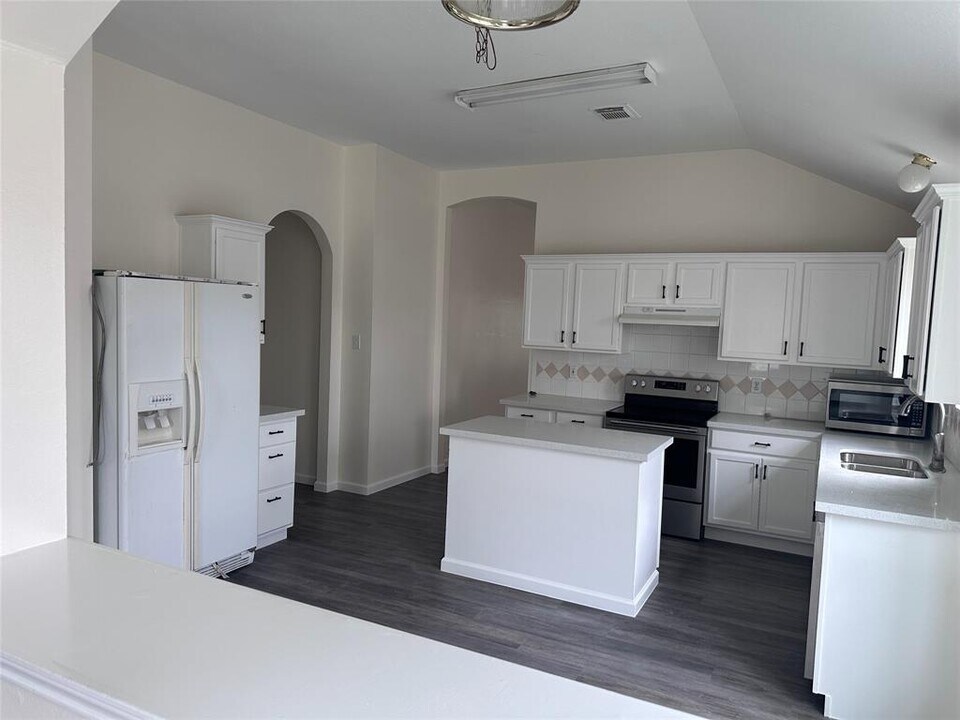211 Brazos Gardens Dr in Richmond, TX - Building Photo