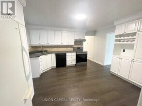 117 Sherwood Forest Dr in Markham, ON - Building Photo - Building Photo
