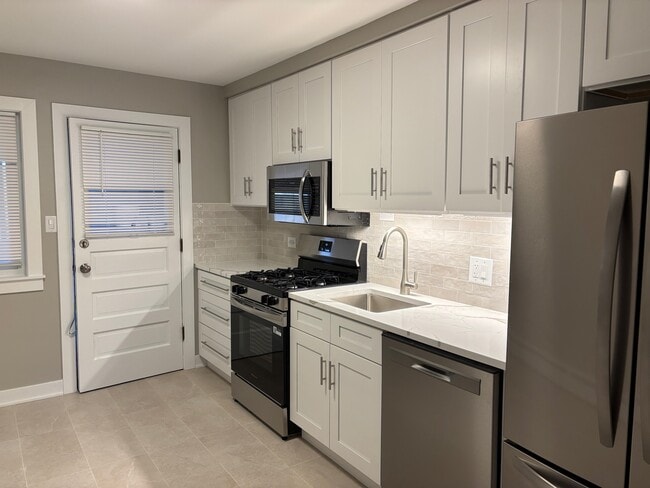 9608 N Greenwood Ave, Unit 1 West in Des Plaines, IL - Building Photo - Building Photo