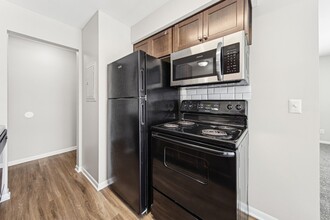 Williamsburg Apartments in Battle Creek, MI - Building Photo - Building Photo
