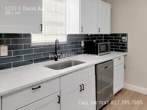 1233 Davis Ave-Unit -Unit A in Fort Worth, TX - Building Photo - Building Photo