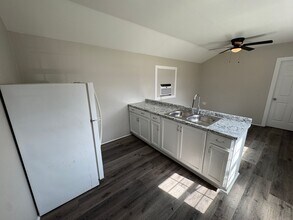 686 W 4th St in Newark, AR - Building Photo - Building Photo