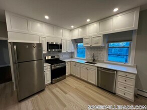 158 Holland St in Somerville, MA - Building Photo - Building Photo