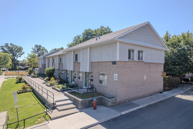 191 Mchardy Crt in Brampton, ON - Building Photo - Building Photo