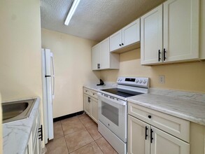 710 Meadows Cir, Unit 710 in Boynton Beach, FL - Building Photo - Building Photo