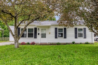 199 Sunset Dr S in Johnstown, OH - Foto de edificio - Building Photo