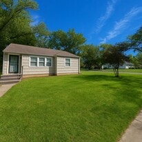 1002 N Parkwood Ln in Wichita, KS - Building Photo