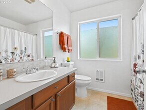 3317 SE 122nd Ave in Portland, OR - Building Photo - Building Photo