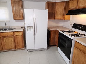 714 8th St NE in Independence, IA - Foto de edificio - Building Photo