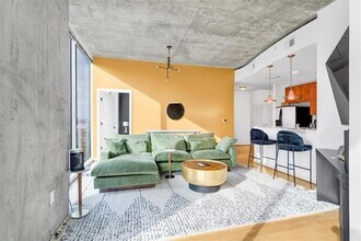 400 W Peachtree St NW, Unit 1211 in Atlanta, GA - Building Photo - Building Photo