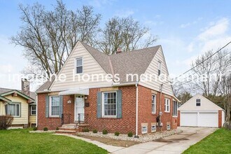 318 Baker St in Berea, OH - Foto de edificio - Building Photo