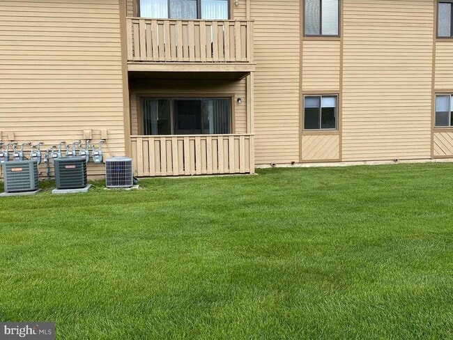 1607 Woodhollow Dr in Evesham, NJ - Foto de edificio - Building Photo