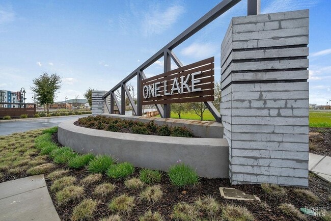 2408 Lake Club Dr in Fairfield, CA - Building Photo - Building Photo