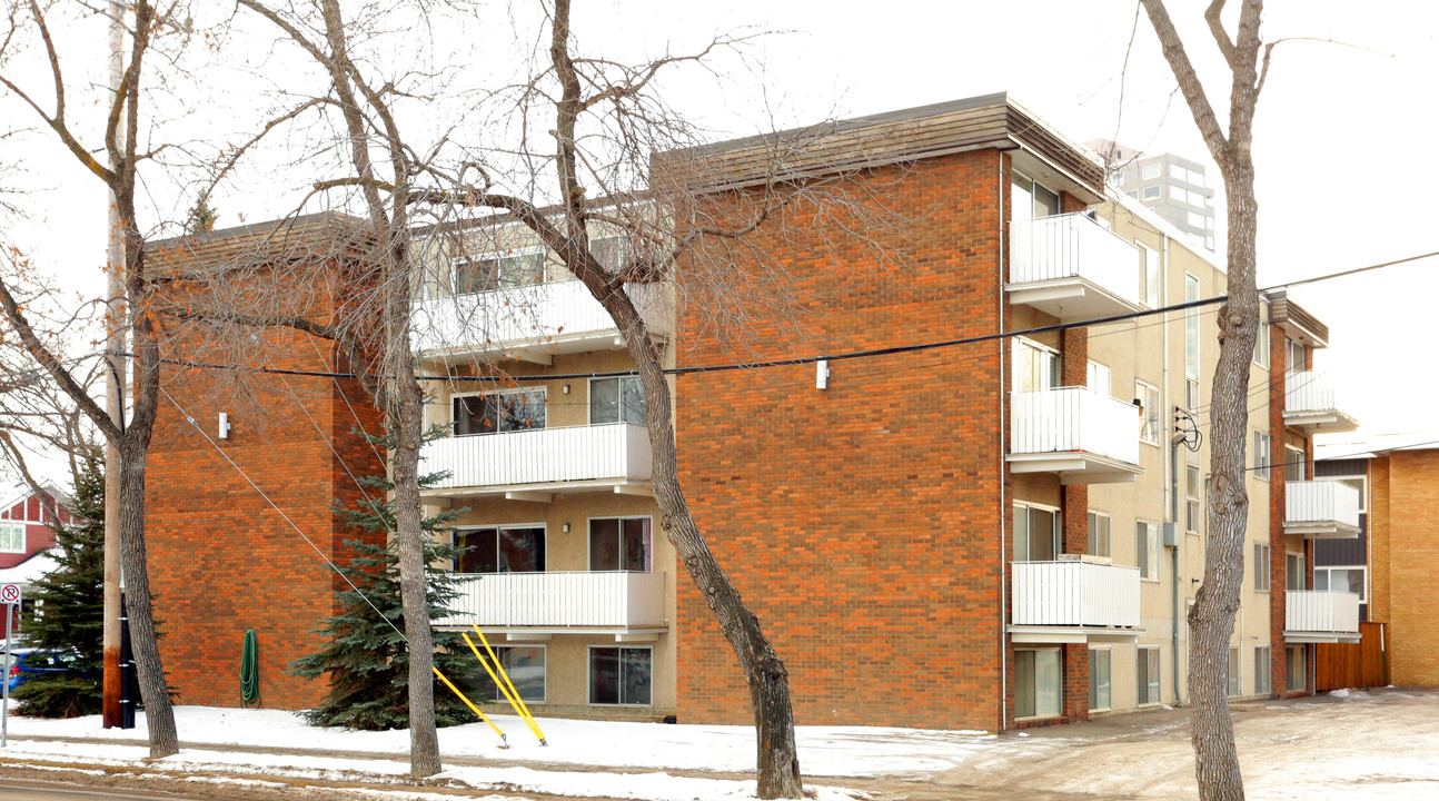 10144 123rd St NW in Edmonton, AB - Building Photo