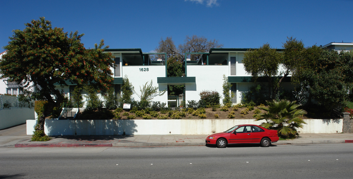 1628 Huntington Dr in South Pasadena, CA - Building Photo