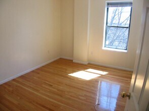 2016 Massachusetts Ave in Cambridge, MA - Building Photo - Building Photo