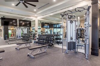 8205 Commerce Way in Miami Lakes, FL - Foto de edificio - Building Photo