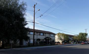 Webster Townhomes in Moreno Valley, CA - Foto de edificio - Building Photo