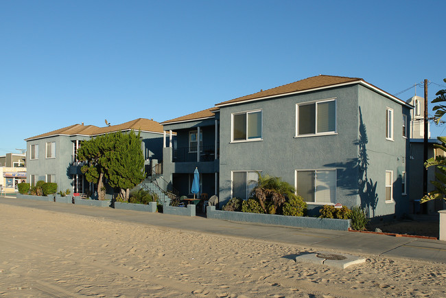 1420 W Oceanfront in Newport Beach, CA - Foto de edificio - Building Photo