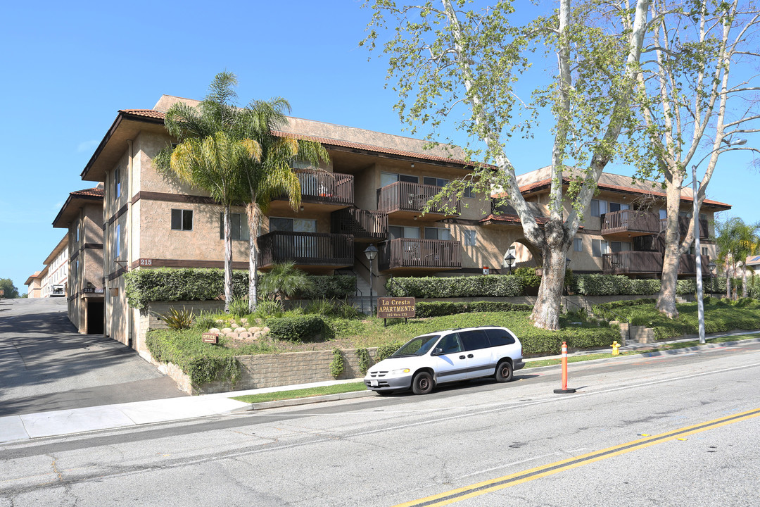 La Cresta Garden Apartments in Thousand Oaks, CA - Foto de edificio