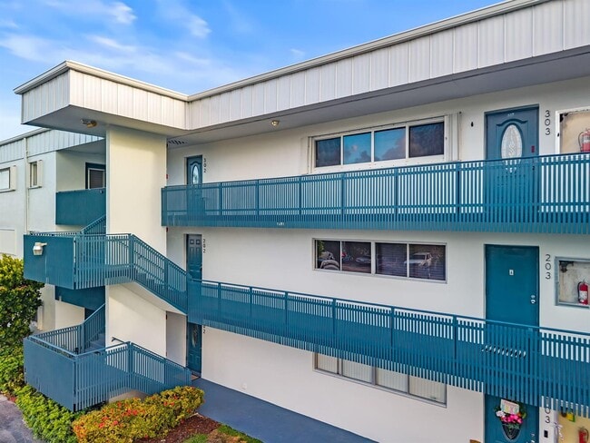 property at 200 Waterway Dr S