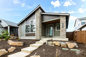 62661 McClain Dr in Bend, OR - Building Photo - Building Photo