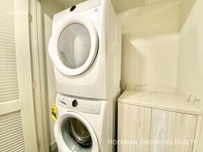 1534 Brockton Ave, Unit 410 in Los Angeles, CA - Building Photo - Building Photo