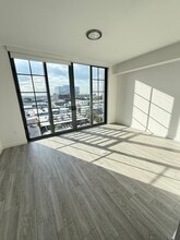 275 NW 26th St, Unit SA3 in Miami, FL - Foto de edificio - Building Photo