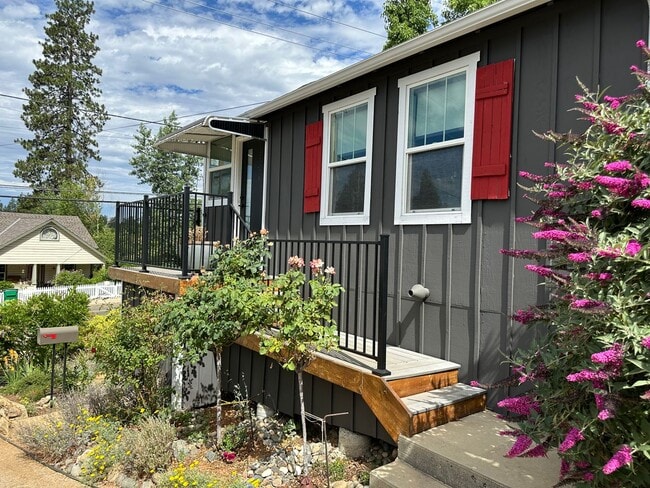 665 S Auburn St in Grass Valley, CA - Building Photo - Building Photo