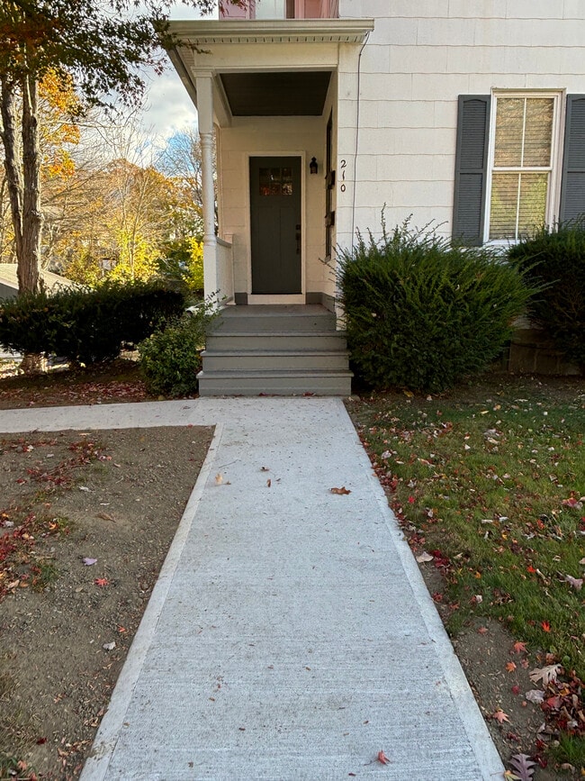 210 Echo Lake Rd in Watertown, CT - Building Photo - Building Photo