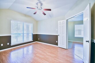 2439 Pearson Way in Round Rock, TX - Foto de edificio - Building Photo