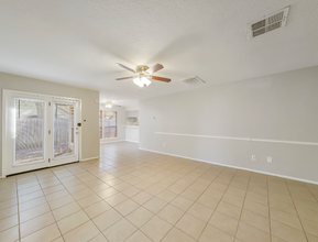 10827 Sugar Hill Dr-Unit -A in Houston, TX - Foto de edificio - Building Photo