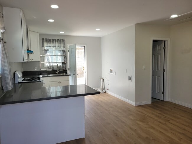 11630 207th St in Lakewood, CA - Building Photo - Building Photo