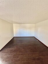 233 Chalmette Dr in Norman, OK - Building Photo - Building Photo