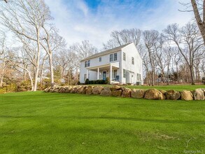 485 Hickory Ave in Southold, NY - Building Photo - Building Photo