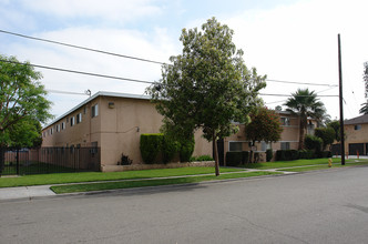 327 E Pearson Ave in Anaheim, CA - Building Photo - Building Photo