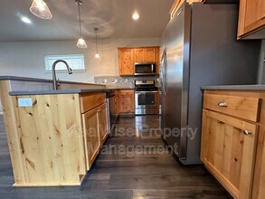 160 NW 30th St in Redmond, OR - Building Photo - Building Photo