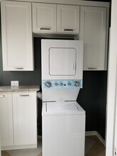 6328 Orange St, Unit Upper Rear in Los Angeles, CA - Building Photo - Building Photo